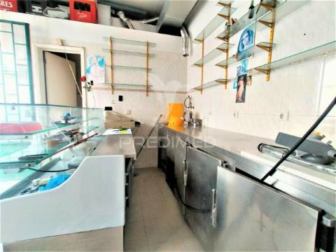 Churrasqueira | remodelada | águas livres | damaia