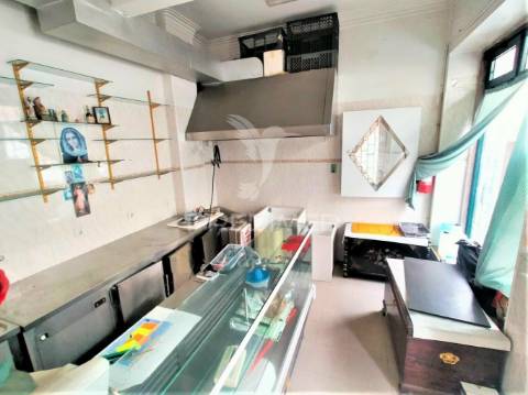 Churrasqueira | remodelada | águas livres | damaia