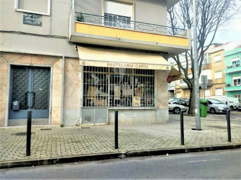 Churrasqueira | remodelada | águas livres | damaia