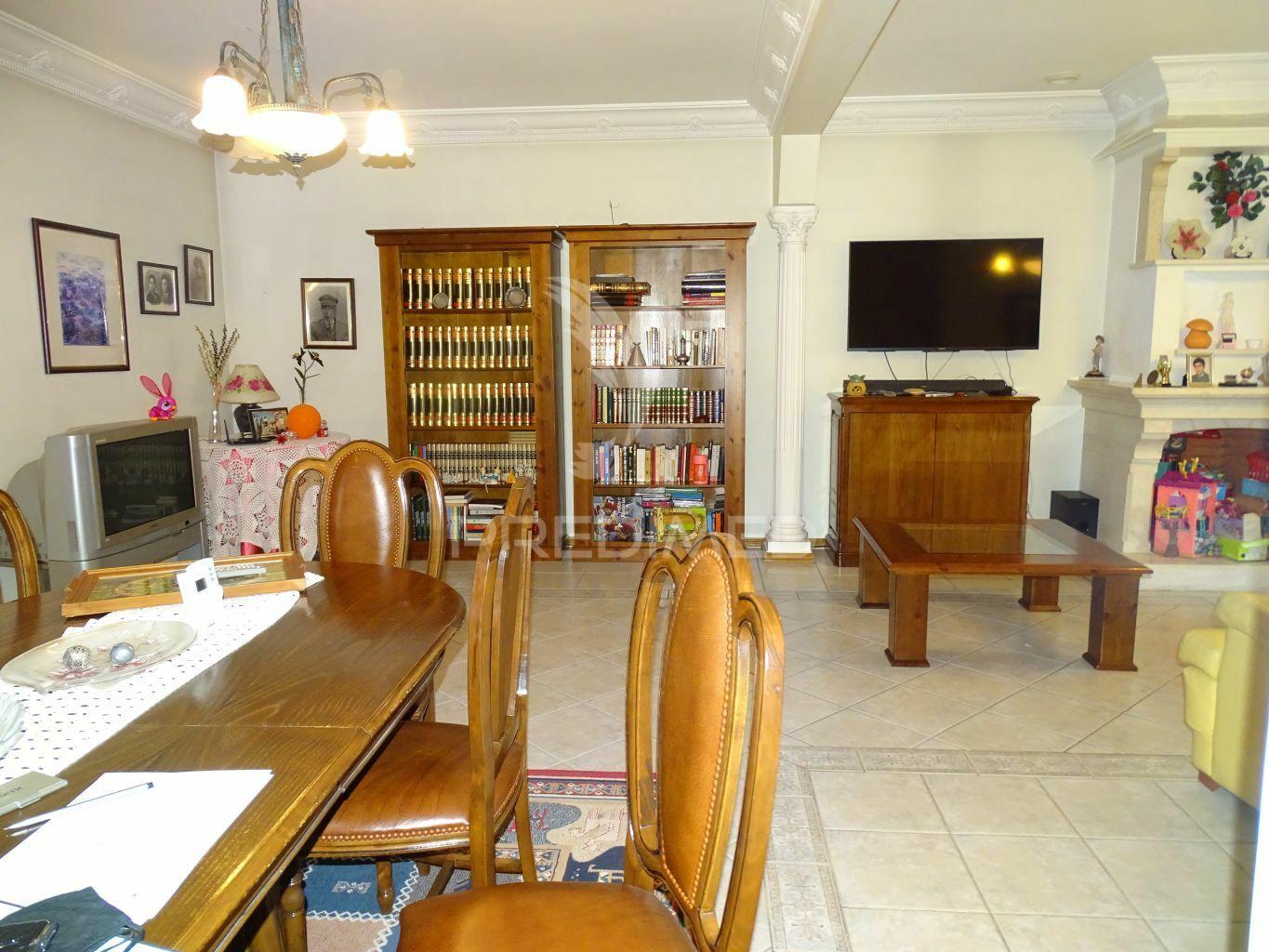 Moradia isolada tipologia t4 com garagem grande e anexo