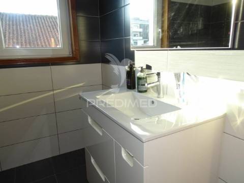 Moradia isolada tipologia t4 com garagem grande e anexo