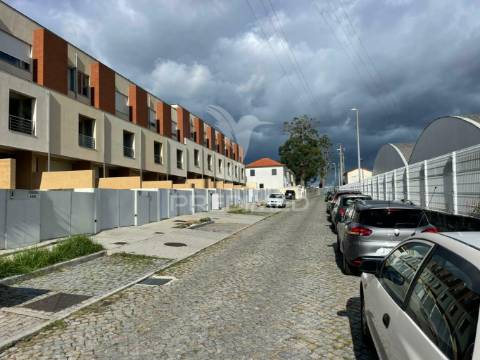 Excelente lote terreno em pleno centro de vila das aves