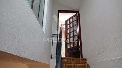 Casa de rés do chão e 1º andar,  galveias.