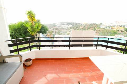 Apartamento t2, páteo, albufeira,