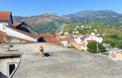 Conjunto de 3 casas em santa marta de penaguião