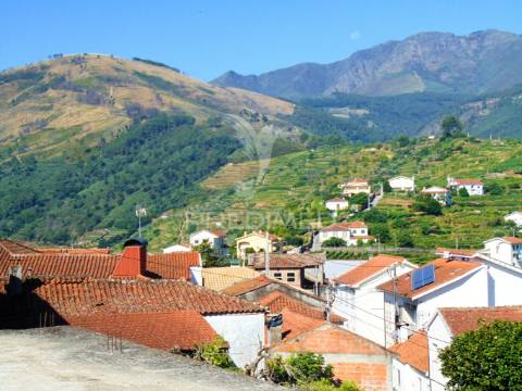 Conjunto de 3 casas em santa marta de penaguião