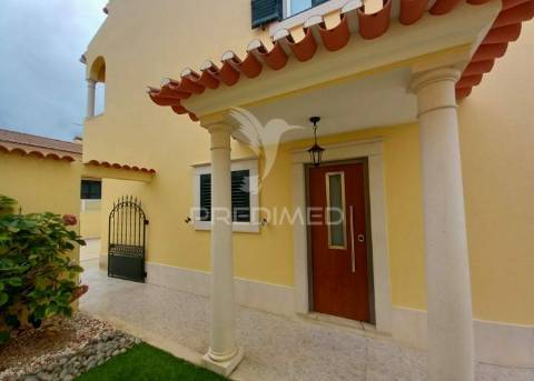 Moradia t4 | remodelada | carregado
