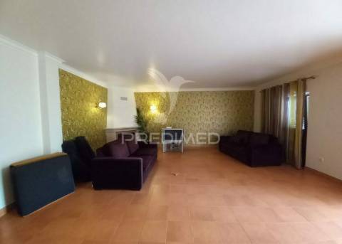 Moradia t4 | remodelada | carregado