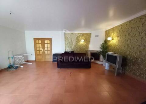 Moradia t4 | remodelada | carregado