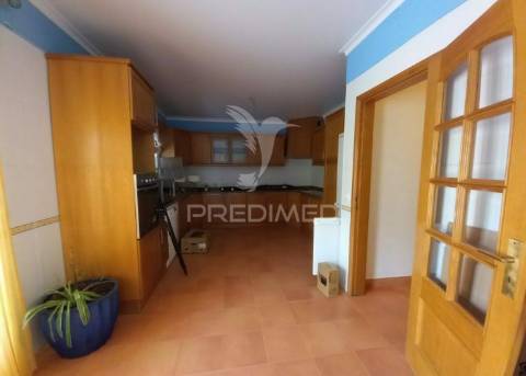Moradia t4 | remodelada | carregado