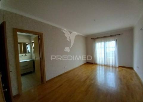 Moradia t4 | remodelada | carregado