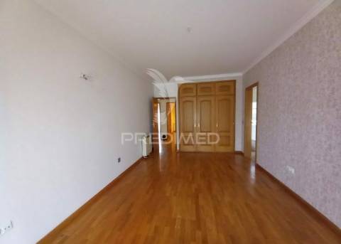 Moradia t4 | remodelada | carregado