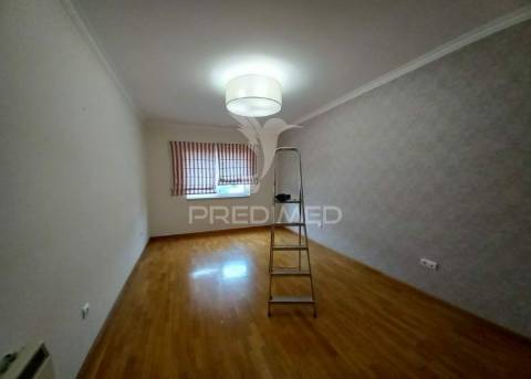Moradia t4 | remodelada | carregado