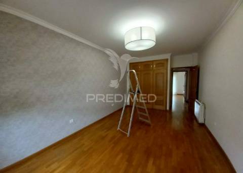 Moradia t4 | remodelada | carregado