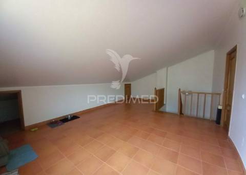 Moradia t4 | remodelada | carregado