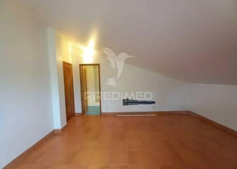 Moradia t4 | remodelada | carregado