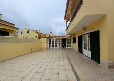 Moradia t4 | remodelada | carregado