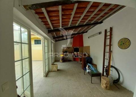 Moradia t4 | remodelada | carregado