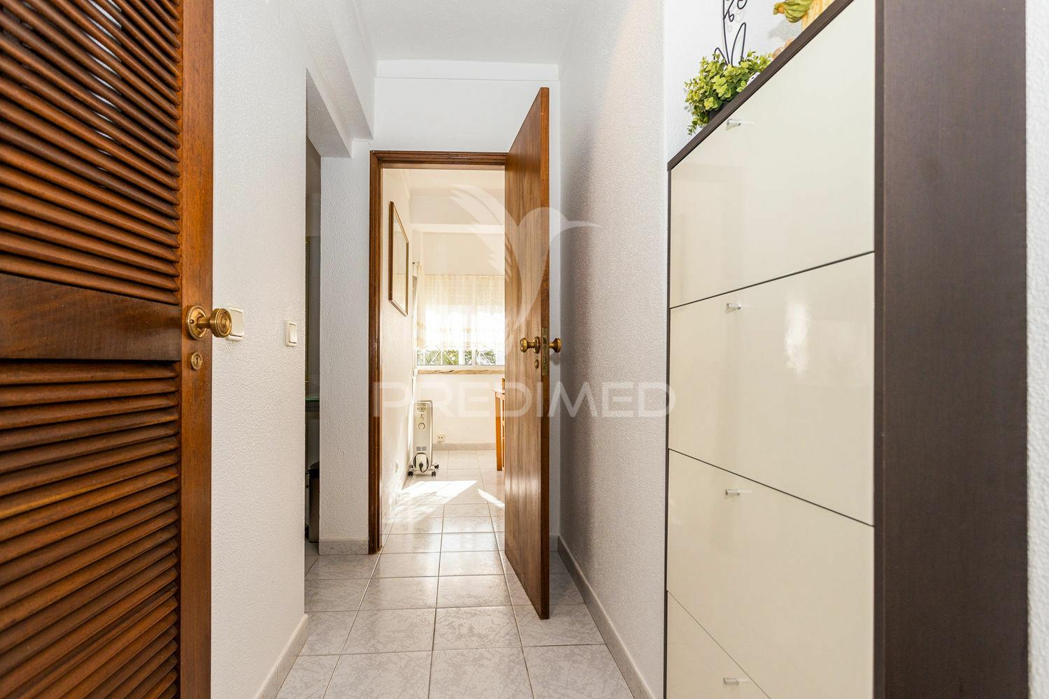 Apartamento t2+1 urbanização de carnide
