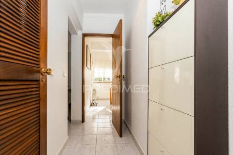 Apartamento t2+1 urbanização de carnide