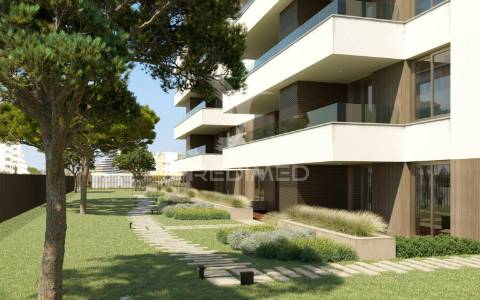 últimos!!apartamento t2 de luxo c/piscina e a 200m da praia