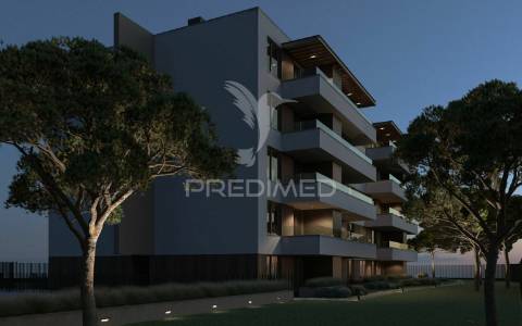 últimos!!apartamento t2 de luxo c/piscina e a 200m da praia
