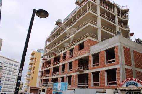 Novo t2 de luxo com terraço e garagem na praia rocha