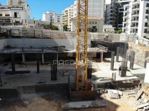 Novo t2 de luxo com terraço e garagem na praia rocha