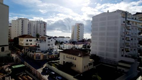 Novo t2 de luxo com terraço e garagem na praia rocha