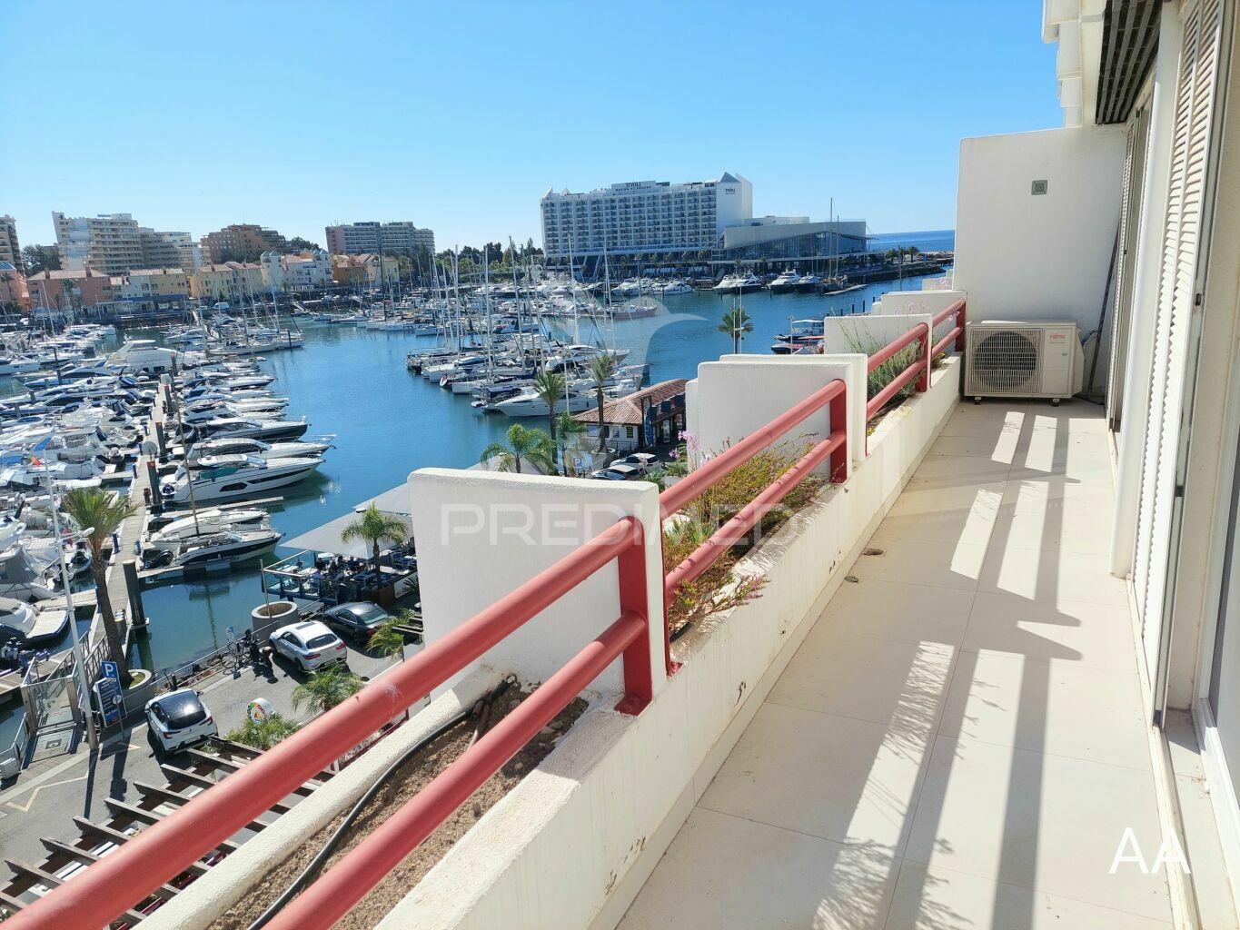 Vilamoura - apartamento com vista mar /apartment  overlooking the marina and the sea