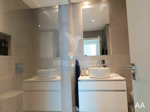 Vilamoura - apartamento com vista mar /apartment  overlooking the marina and the sea