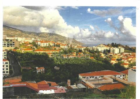 Terreno plano  4.410m2  para construção de apartamentos