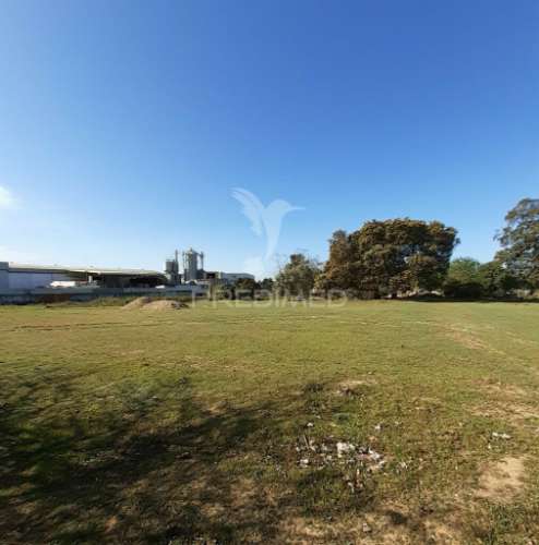 Terreno urbano para serviços e industria - montijo
