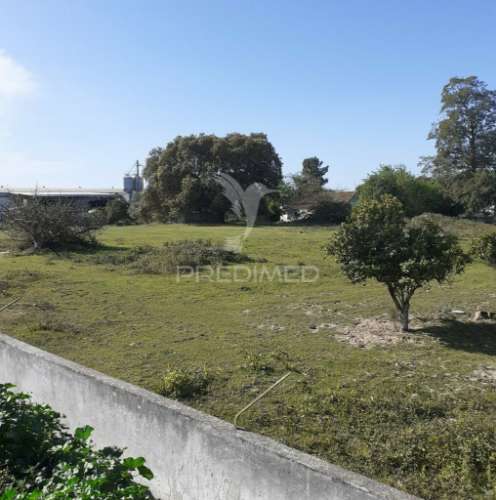 Terreno urbano para serviços e industria - montijo