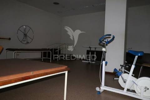- loja/ clínica de fisioterapia