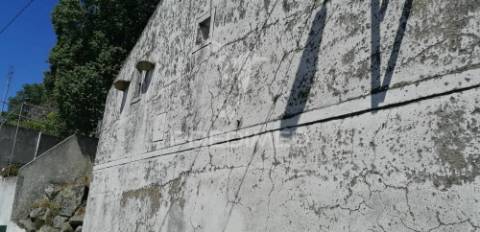 Casa antiga para recuperar nas carreiras