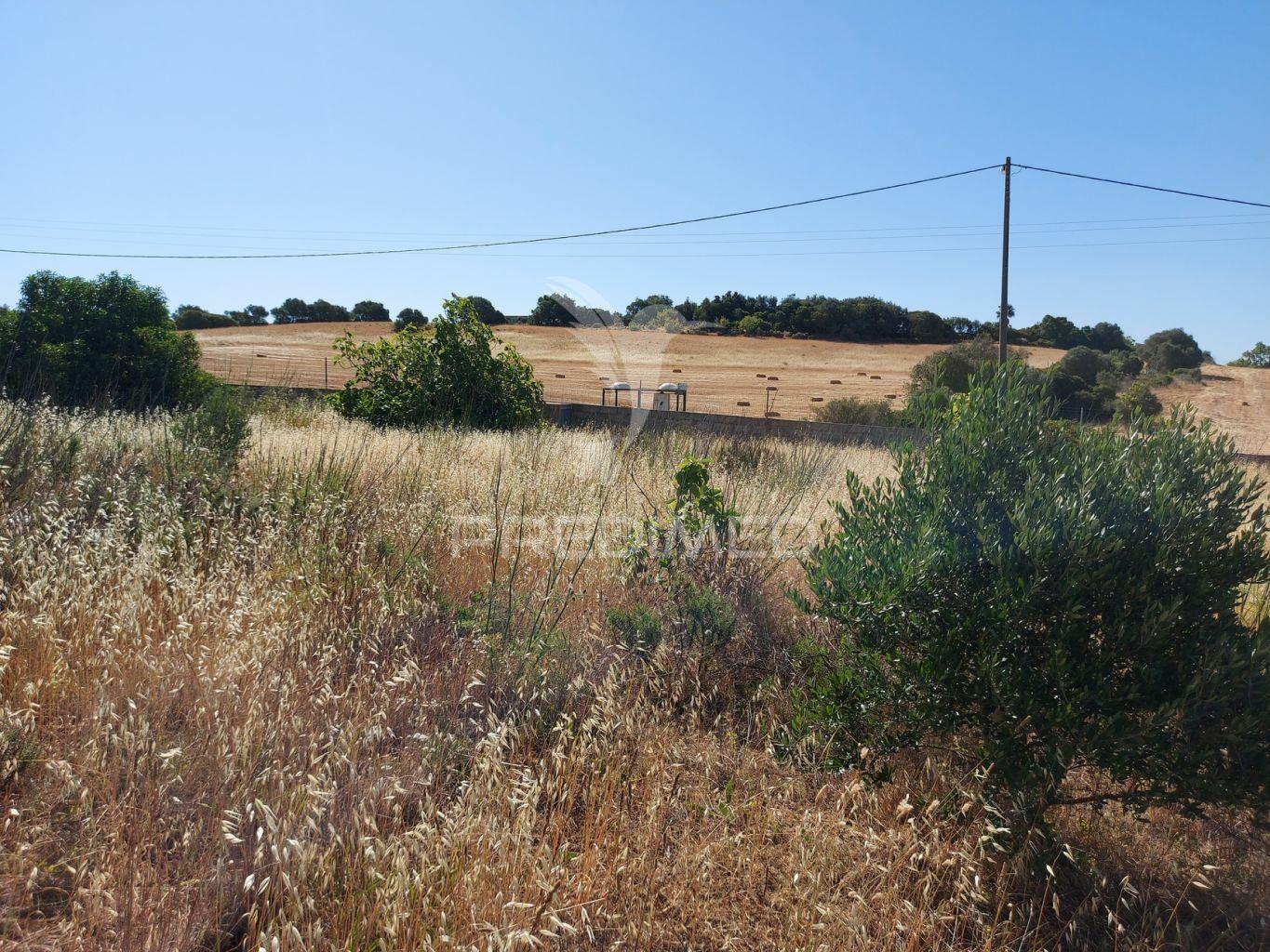 Terreno 14km de lagos 3330m2 totalmente delimitado com muro