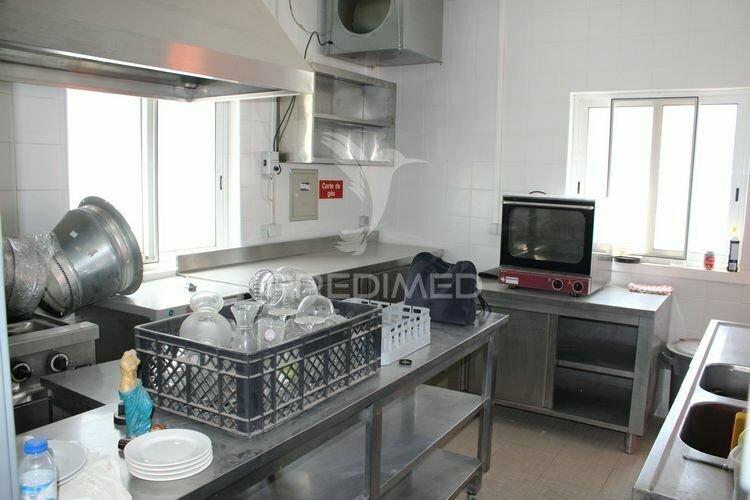 Restaurante em lagos  com habitação