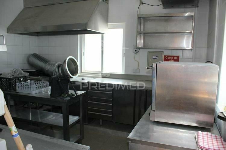 Restaurante em lagos  com habitação