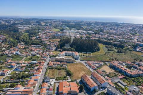Terreno na junqueira_ vilar do paraíso_ v.n. gaia