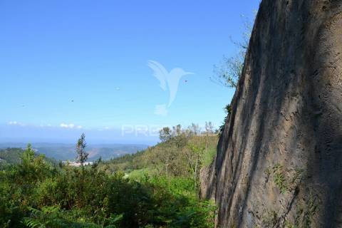 Terreno com ruina com vista sobre monchique