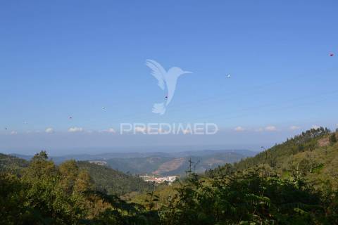Terreno com ruina com vista sobre monchique