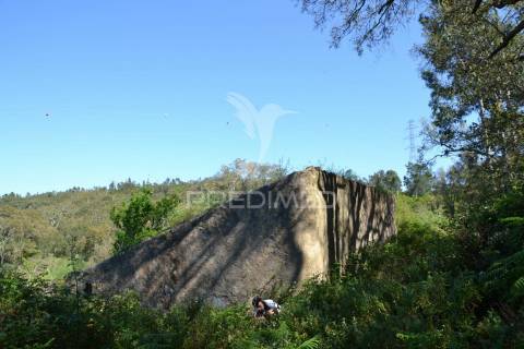 Terreno com ruina com vista sobre monchique
