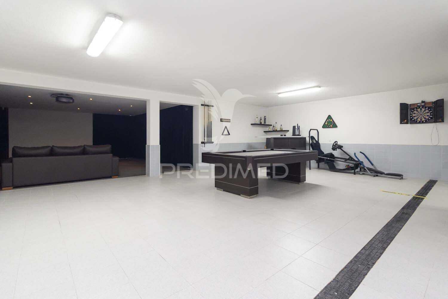 Luxuosa moradia t5 652m.2, piscina, home cinema, , mobilada exclusivo