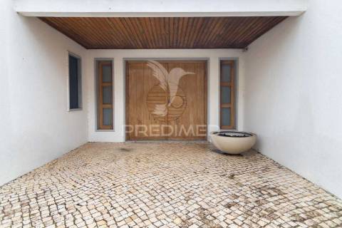 Luxuosa moradia t5 652m.2, piscina, home cinema, , mobilada exclusivo