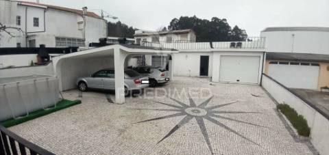 Moradia  4 frentes em jaca - pedroso