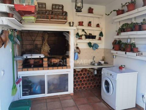 Moradia t4 com garagem e anexos - alcanhões / santarém