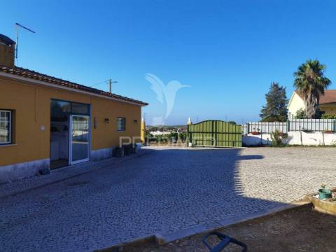 Moradia t4 com garagem e anexos - alcanhões / santarém