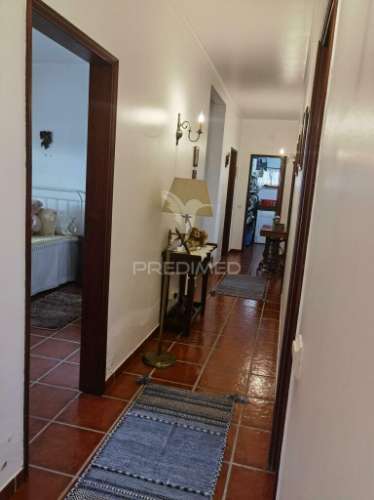 Moradia t4 com garagem e anexos - alcanhões / santarém