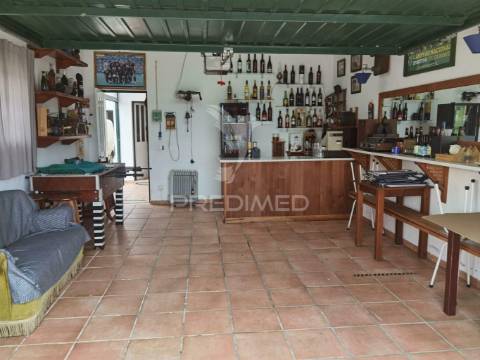 Moradia t4 com garagem e anexos - alcanhões / santarém